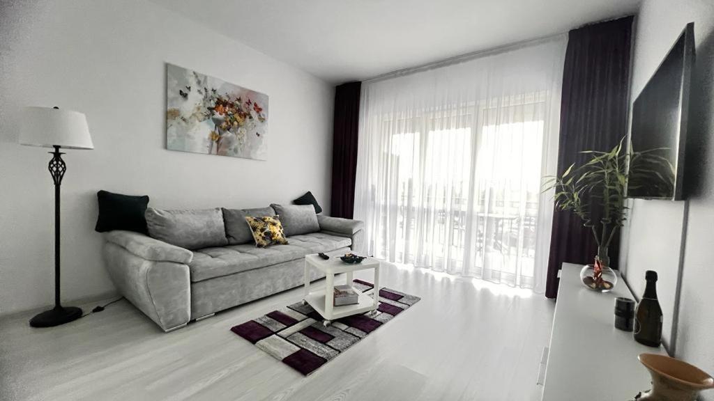 Apartment One Militari